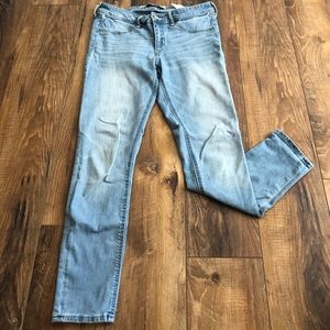 A&F JEANS 😍 Light + Worn Style 💕